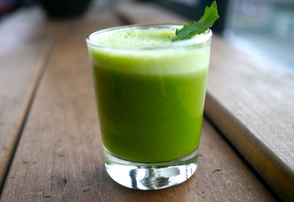 Imagen de jugo de jengibre verde.