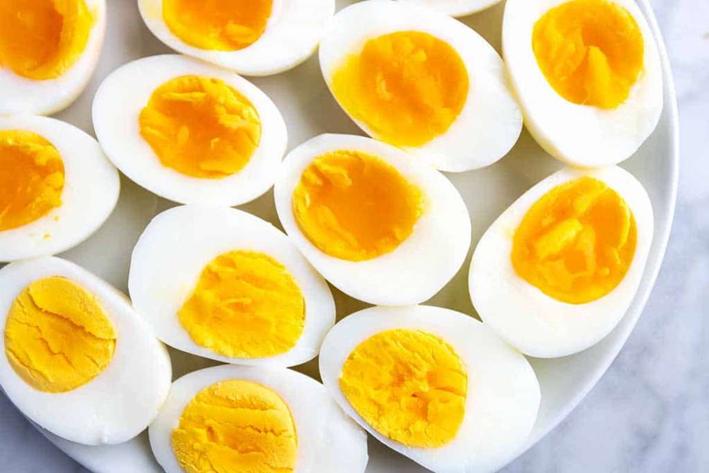 Image of soft-boiled and hard-boiled eggs.