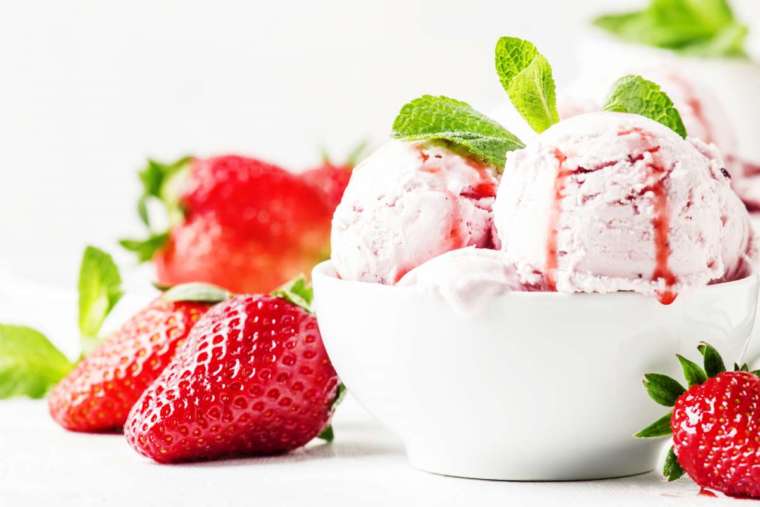 Frozen strawberry yogurt